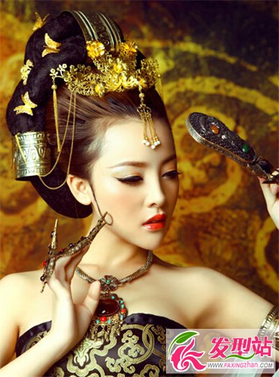 走進(jìn)古裝的世界 古典的美女發(fā)型最迷人