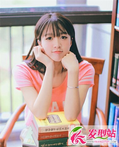 俏皮女神展現(xiàn)唯美氣息 齊劉海輕松打造視覺感