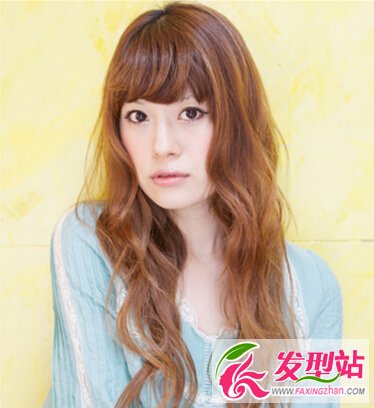 長發(fā)女生唯美卷發(fā)發(fā)型 修顏卷發(fā)打造氣質(zhì)美女