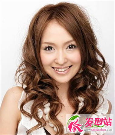 女生想要改變形象燙發(fā)是首選 時(shí)尚女生燙發(fā)發(fā)型推薦
