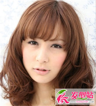 女生想要改變形象燙發(fā)是首選 時尚女生燙發(fā)發(fā)型推薦