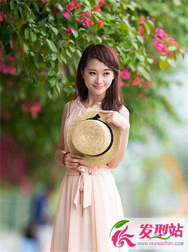 長(zhǎng)發(fā)女生時(shí)尚扎發(fā)發(fā)型 做一位漂亮自信的女生