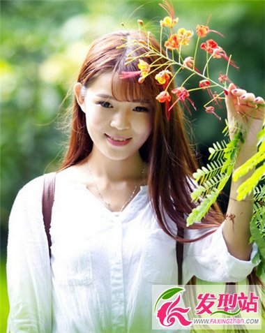 淡雅女生長直發(fā)發(fā)型 詮釋更徹底的美