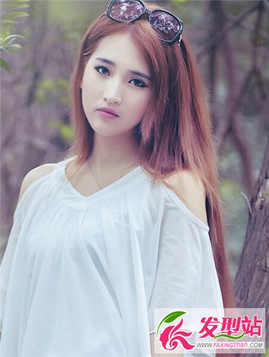 淡雅女生長直發(fā)發(fā)型 詮釋更徹底的美