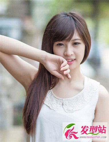 甜美女生長(zhǎng)直發(fā)發(fā)型 如沐春風(fēng)般的芳香撲鼻