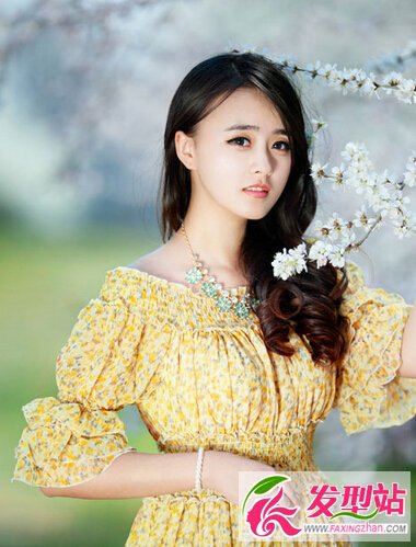 適合你的發(fā)型才是最好的 女士長(zhǎng)卷發(fā)給你更多新鮮感
