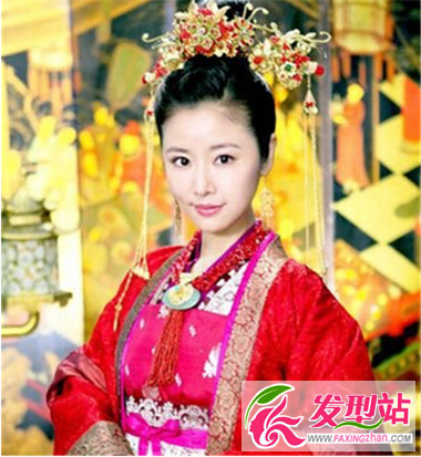 女士高貴古裝盤發(fā)發(fā)型 用最美的發(fā)型驚艷我的紅妝