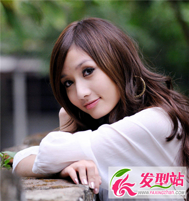 打造細(xì)致中長(zhǎng)發(fā)發(fā)型 時(shí)刻保持最佳狀態(tài)