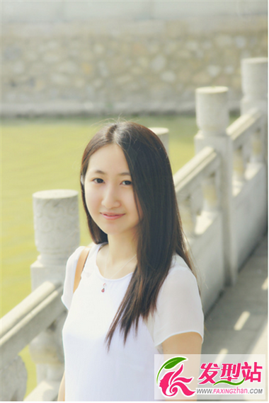 清新素顏美女中長(zhǎng)發(fā)發(fā)型 給你更加自然的畫(huà)面感