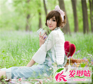 風(fēng)格迥異造型千姿百態(tài) 中長(zhǎng)發(fā)發(fā)型凸顯時(shí)尚氣息