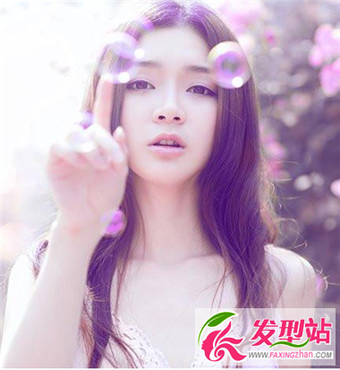 適合校園女生的唯美發(fā)型 時(shí)尚造型展現(xiàn)夢(mèng)幻氣質(zhì)