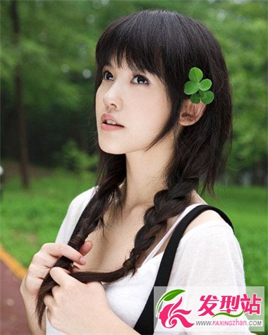 看微女郎楊子珊 百變?cè)煨捅M顯爽朗氣概