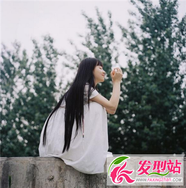 俏皮小女生長發(fā)發(fā)型 助你氣質(zhì)更加出眾