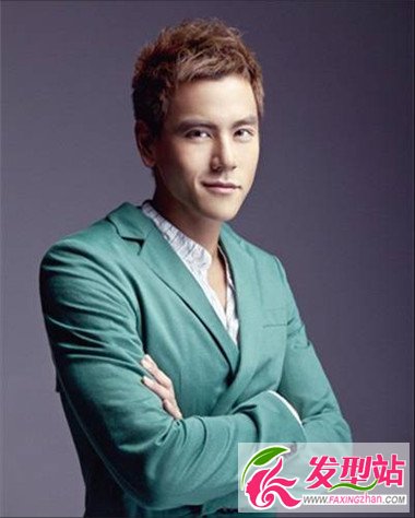 看花美男彭于晏發(fā)型 演繹不同的男人味