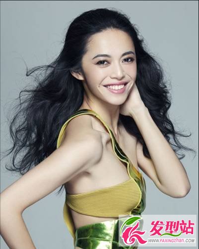 大嘴美女姚晨百變發(fā)型 黑發(fā)造型盡顯自信魅力