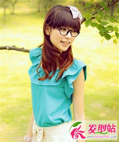校園女生長發(fā)發(fā)型 盡顯小清新氣質(zhì)