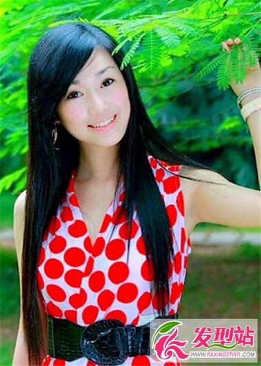 校園女生長發(fā)發(fā)型 盡顯小清新氣質(zhì)