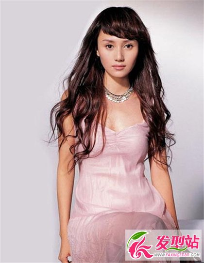 知性女子袁泉 用發(fā)型釋放美麗心情