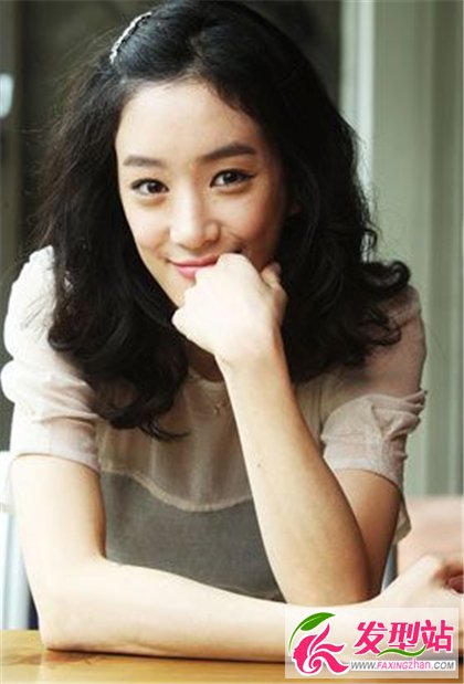 甜美女生留什么發(fā)型 微笑女王鄭麗媛發(fā)型秀