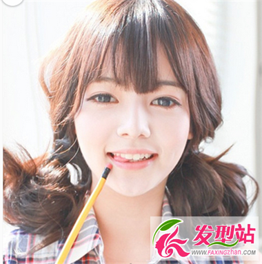中長發(fā)的時尚設(shè)計(jì),簡單自然輕松打造你的風(fēng)格