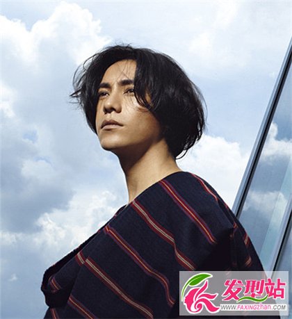 男明星親身示范 男人長發(fā)也爺們