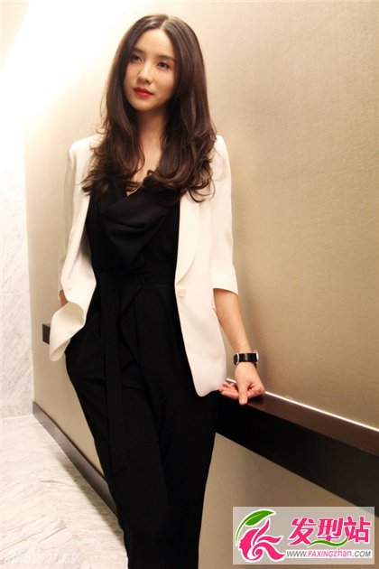 宋佳輕熟女隨性發(fā)型 活出真實(shí)魅力
