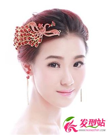 經(jīng)典新娘盤發(fā)發(fā)型設(shè)計集錦 簡單發(fā)飾必不可少