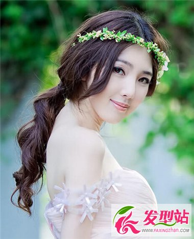 中分時尚發(fā)型設計 讓你搖身一變春天浪漫女神