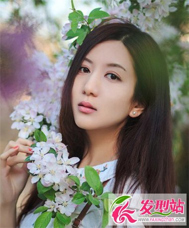 中分時尚發(fā)型設(shè)計 讓你搖身一變春天浪漫女神