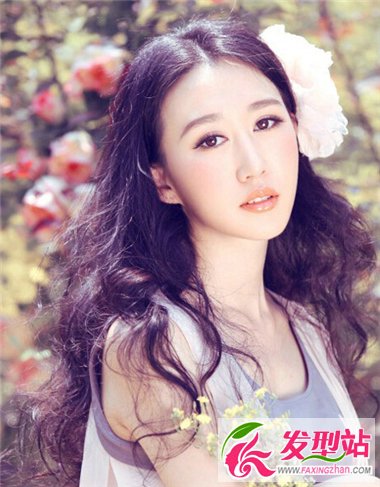 中分時(shí)尚發(fā)型設(shè)計(jì) 讓你搖身一變春天浪漫女神
