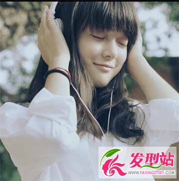 耳機(jī)與發(fā)型搭配 清純唯美最養(yǎng)眼