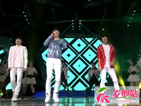 2015L(fng)ưʢTFBOYSഺޟփԡҕl TFBOYS2015L(fng)ư@ҕl
