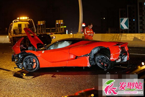 上海紅色法拉利辣法LaFerrari車禍現(xiàn)場照片視頻 車牌滬B6J158法拉利辣法車主是誰引網(wǎng)友關(guān)注