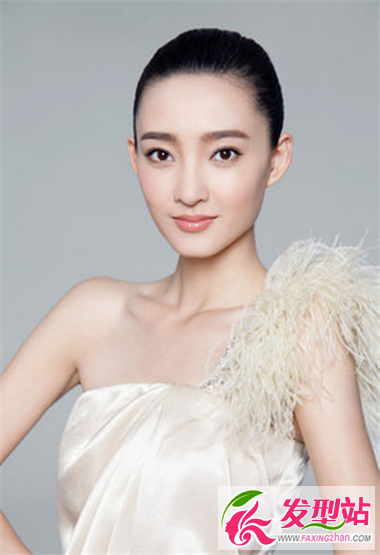 全民女神王麗坤發(fā)型優(yōu)雅 打造不一樣的婚紗大片
