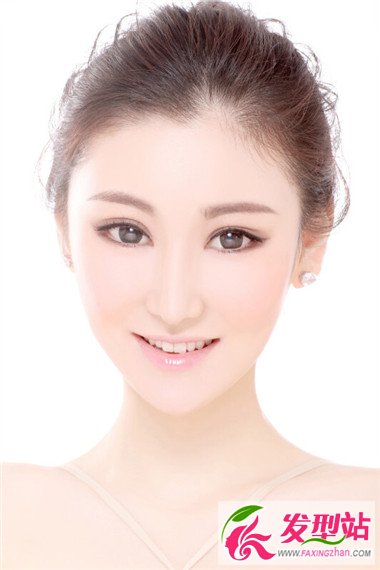 淡雅從容的發(fā)型 淡妝美眉最鐘愛(ài)的發(fā)型