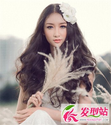 女生長(zhǎng)卷發(fā)發(fā)型推薦 盡情揮灑浪漫青春