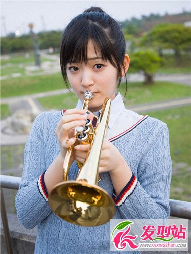 少女發(fā)型誘惑純真 帶給你別樣的時尚觸感