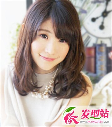 發(fā)量少的女生適合蓬松發(fā)型 中長發(fā)燙發(fā)發(fā)型最吸睛