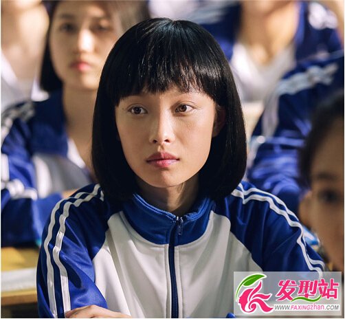校服搭配什么發(fā)型