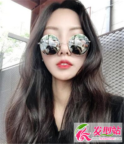 蓬松感波浪卷發(fā)造型設計