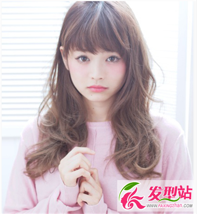 長(zhǎng)長(zhǎng)的卷發(fā)
