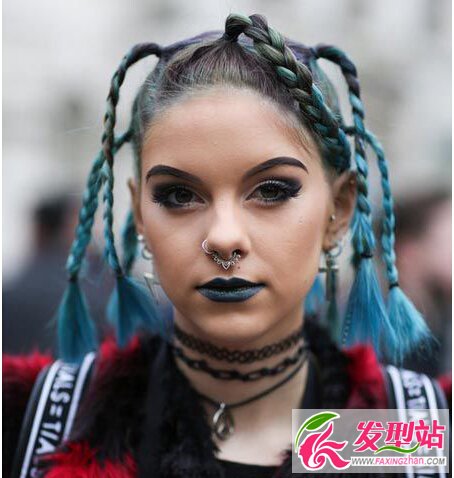 外國街拍潮女最新的發(fā)型顏色