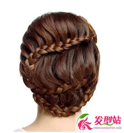 環(huán)形三股辮盤發(fā)圖解