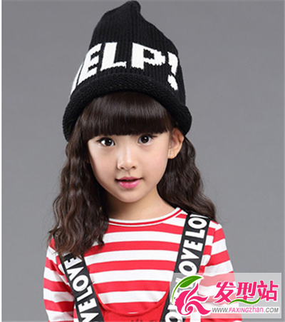 是一款很顯小女生可愛(ài)活潑感的發(fā)型