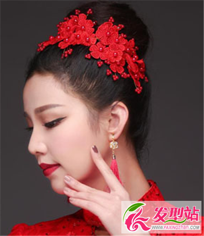 花苞式的經(jīng)典新娘韓式編發(fā)