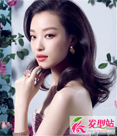 披肩卷發(fā)新娘發(fā)型