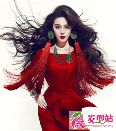 嫵媚極致的大波浪卷美發(fā)
