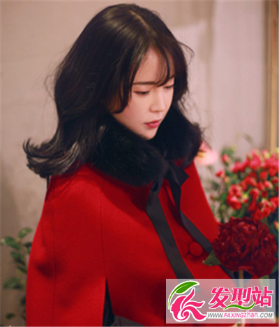 中長(zhǎng)卷發(fā)