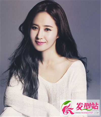女人氣質(zhì)長卷發(fā)