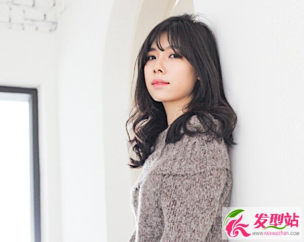 額頭高適合的發(fā)型